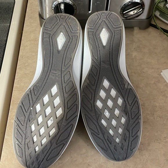 Tommy Bahama Slip on Sneakers - Picture 4 of 10